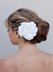Menyasszonyi frizura ,hosszú szőke hajból 11, Bridal long blonde hair 11 Forrás:http://www.haircomesthebride.com