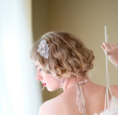 Menyasszonyi frizura ,hosszú szőke hajból 18, Bridal long blonde hair 18 Forrás:http://www.etsy.com