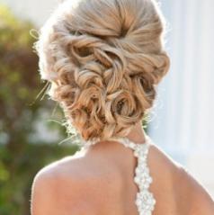 Menyasszonyi frizura ,hosszú szőke hajból 4 , Bridal long blonde hair 4 Forrás:http://foto-pricheski.ru